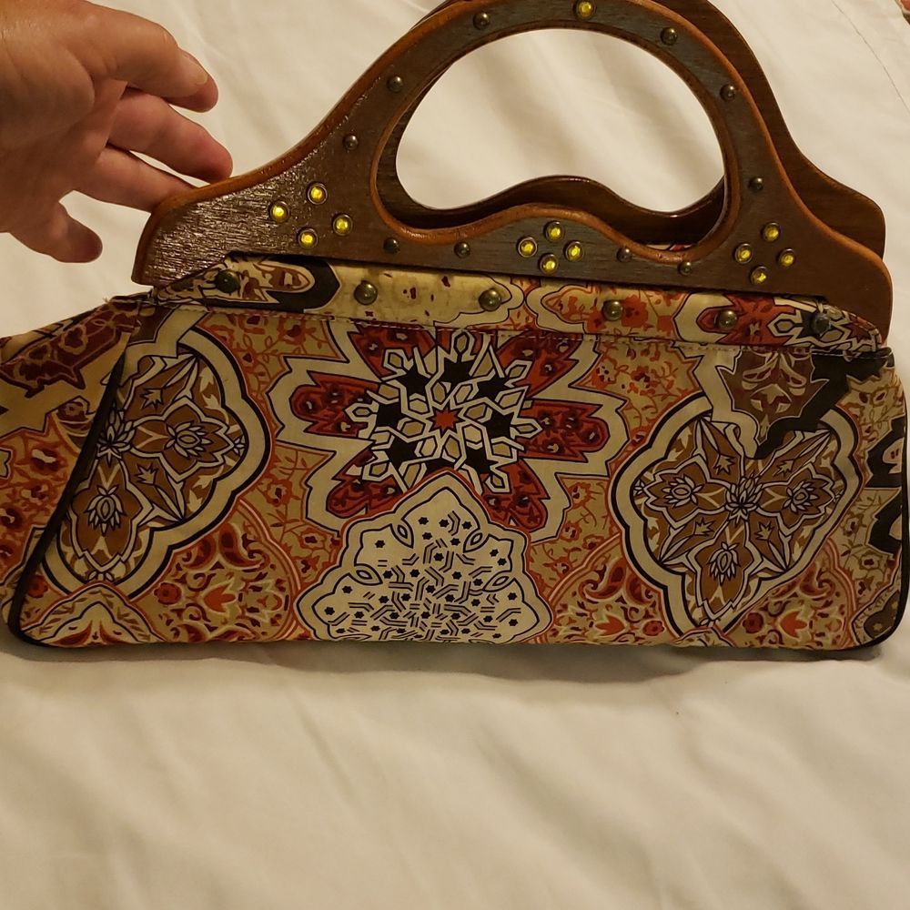Purse looks new - Picture 1 of 7
